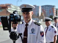 Policajný radar počas dopravno-preventívnej akcie Rýchlostný maratón, ktorá sa koná v 22 európskych štátoch združených v Medzinárodnej stavovskej organizácii TISPOL. Policajný radar počas dopravno-preventívnej akcie Rýchlostný maratón, ktorá sa koná v 22 európskych štátoch združených v Medzinárodnej stavovskej organizácii TISPOL.