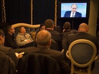 Novinári sledujú každoročný prenos Vladimira Putina
