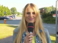 Adriana Špronglová hlási na obrazovkách televízie Markíza Dopravný servis. 