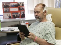Lekári v Texase ako prví vo svete transplantovali pacientovi časť lebky