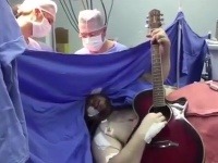 Anthony náročnú operáciu zvládol. Anthony náročnú operáciu zvládol.