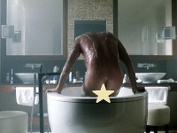 Maroš Kramár sa pri nakrúcaní filmu Popol všetkých zarovná ukázal úplne nahý. 