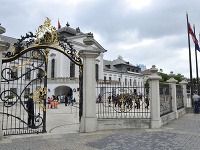 Prezident Kiska sa opäť snažil priblížiť sa ľuďom, a to počas Dňa otvorených dverí v Grasalkovičovom paláci.
