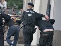 zadržaní protestujúci zadržaní protestujúci