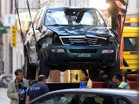Šialenec v Grazi narazil autom do chodcov na ulici