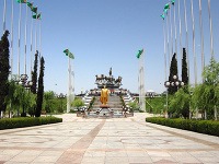 Turkménsko je rozhodne krajinou plnou protikladov.