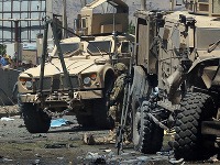 Samovražedný atentátnik zaútočil na zahraničný konvoj NATO