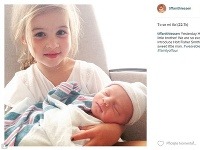 Tiffani Thiessen o radostnej novinke informovala prostredníctvom služby Instagram, kde tiež zverejnila spoločnú fotografiu detí.