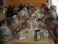 Najviac v Grécku trpia dôchodcovia