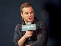 Matt Damon vyzerá s dlhými vlasmi úplne inak, než sme zvyknutí. 
