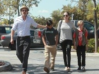 Angelina Jolie a Brad Pitt sa o všetky svoje deti s láskou starajú. 
