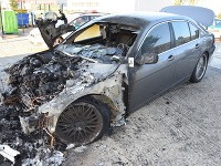 Takto skončilo auto po požiari