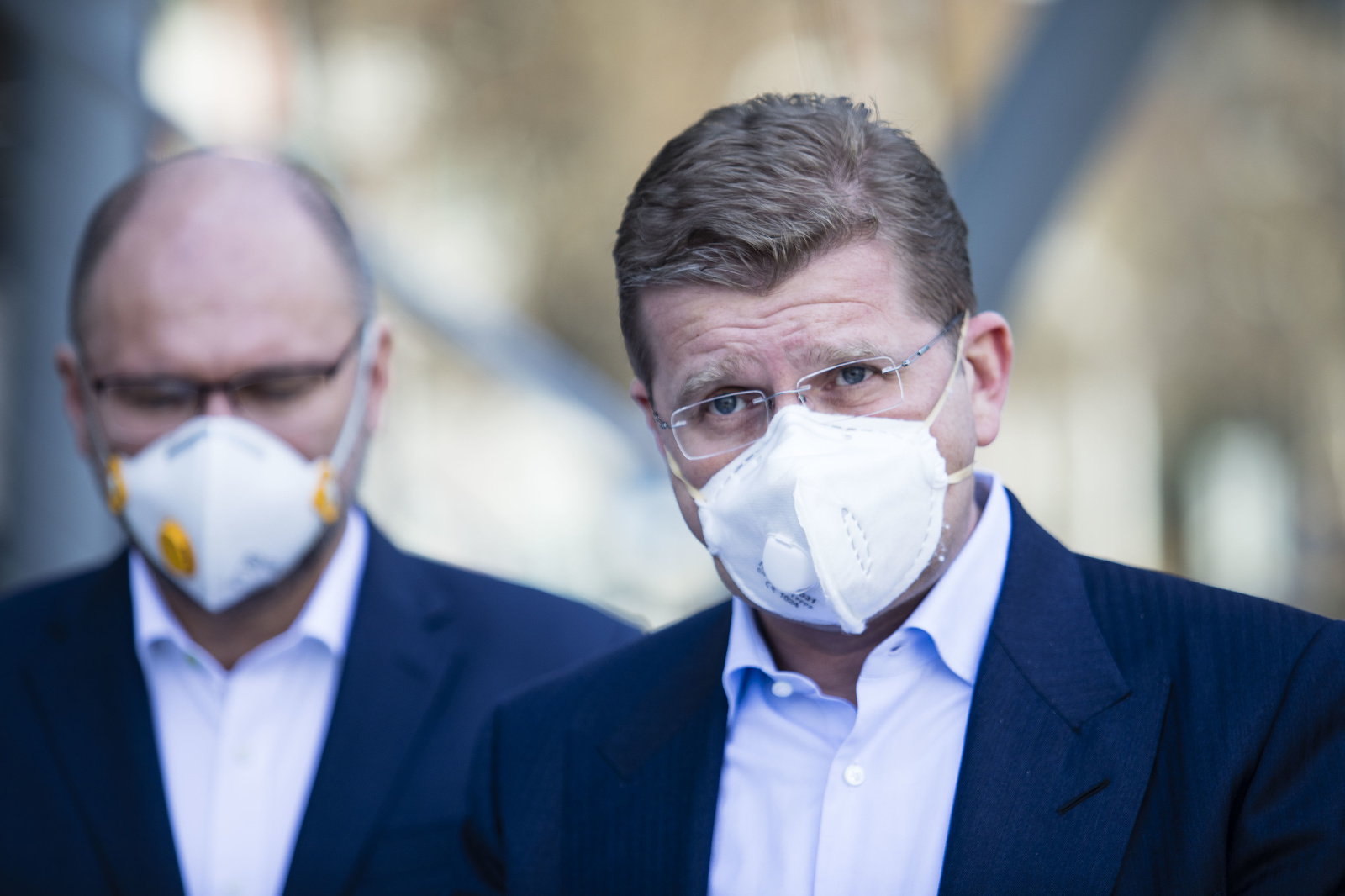 Predseda strany SAS Richard Sulík, minister hospodárstva SR Peter Žiga a minister financií SR Ladislav Kamenický