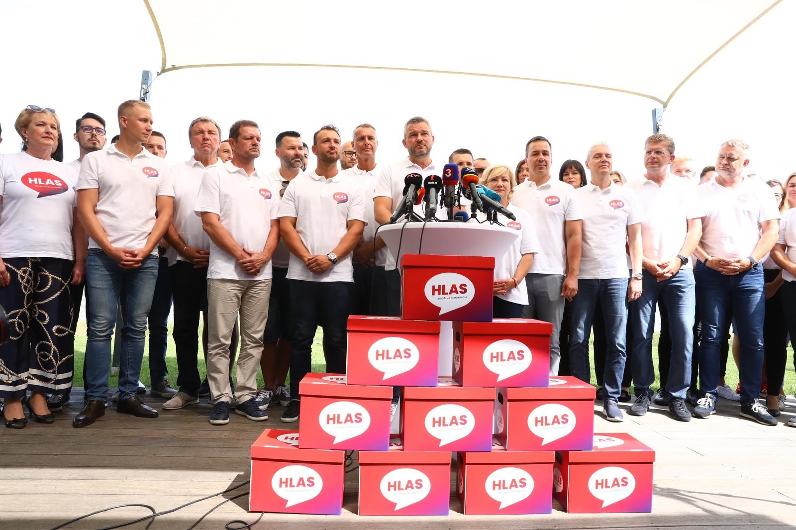 Stranu Hlas - sociálna demokracia založil expremiér a podpredseda parlamentu Peter Pellegrini spolu s ďalšími bývalými predstaviteľmi opozičného Smeru-SD.