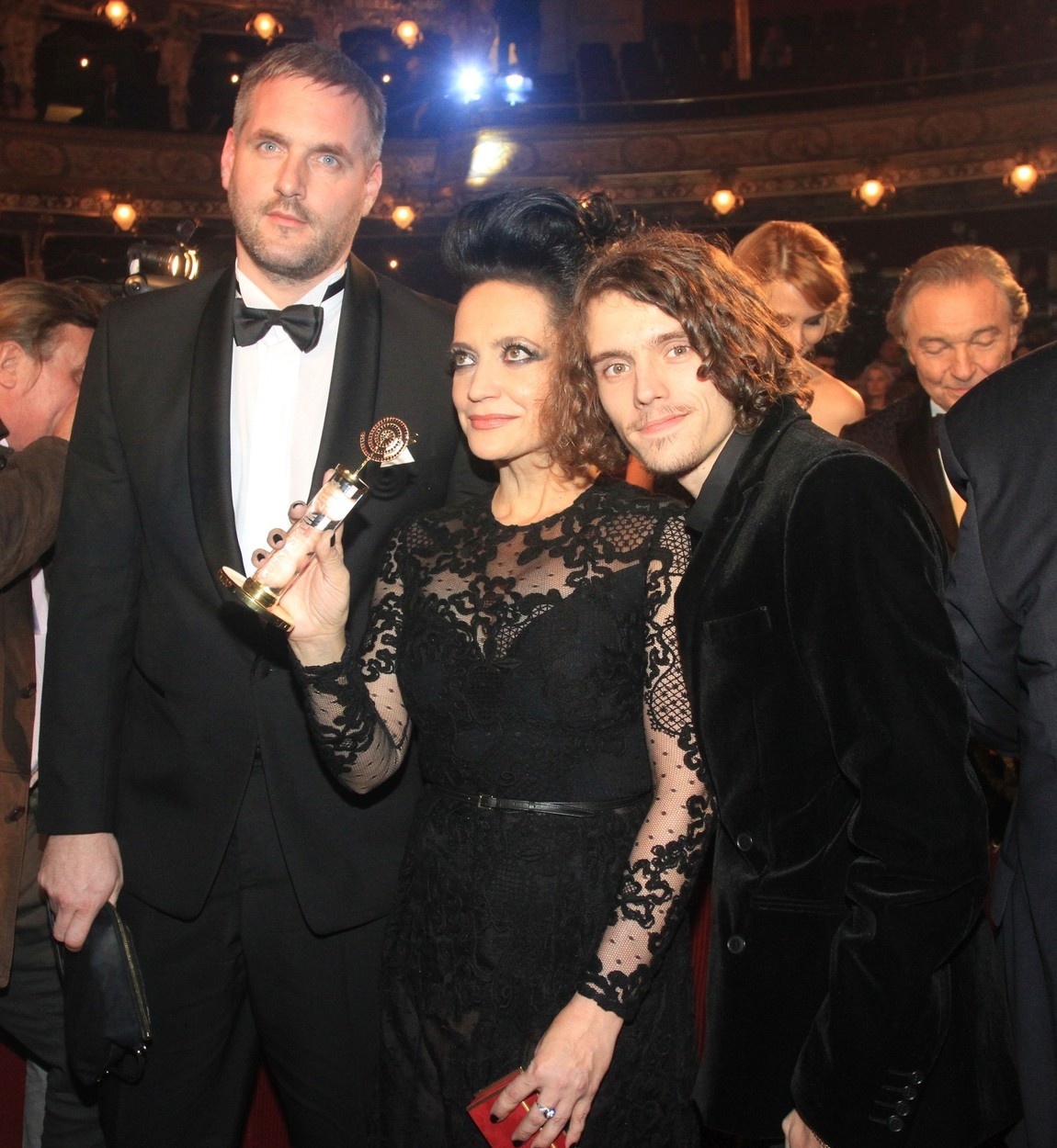 Po zbrklých svadbách ten