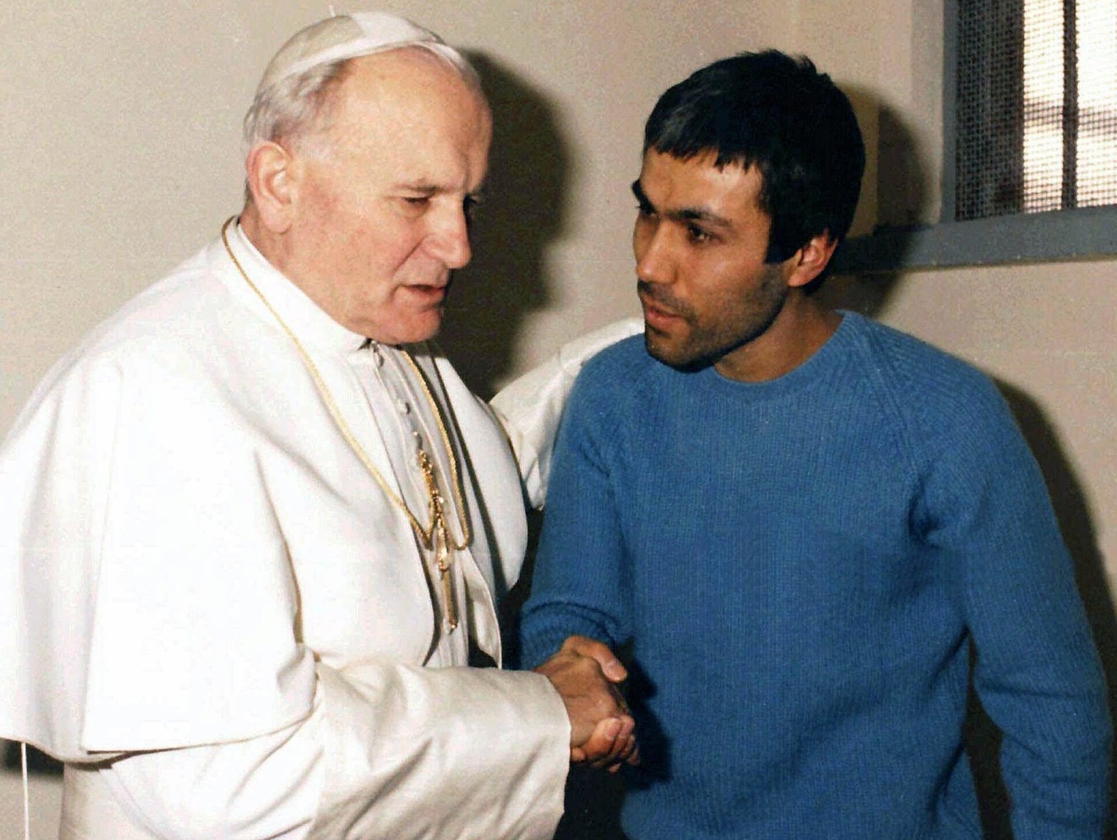 Pápež Ján Pavol II. s atentátnikom Alihom Agcim