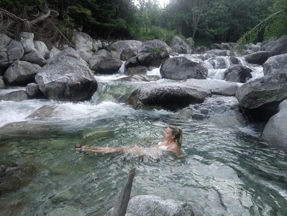 Poslankyňa Romana Tabak sa kúpala v tatranskom horskom potoku 