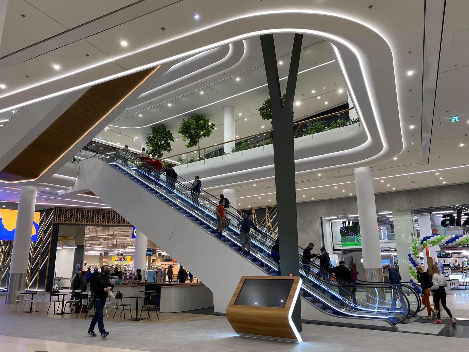 Otvorenie novej autobusovej stanice Nivy