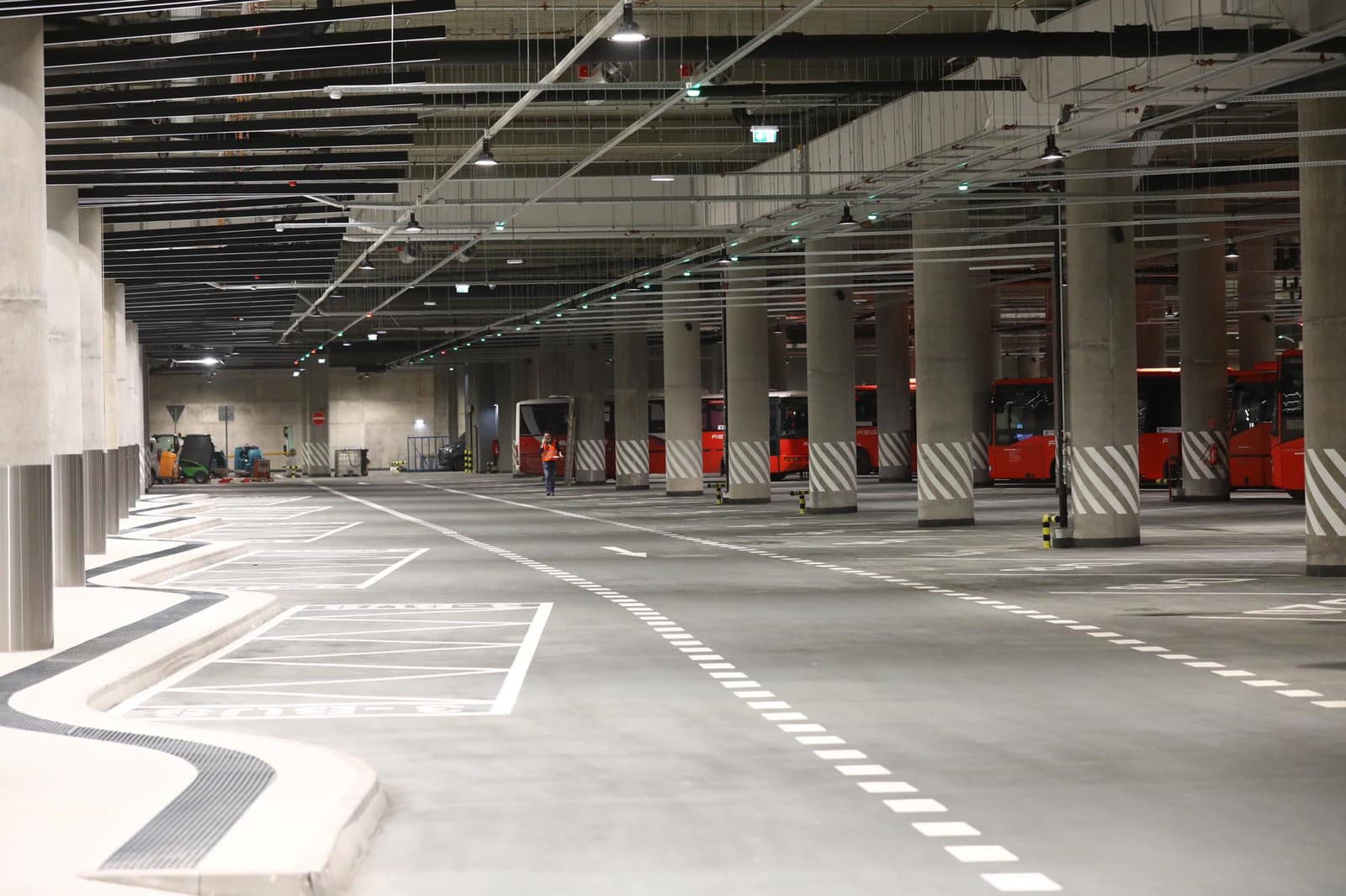 Otvorenie novej autobusovej stanice Nivy