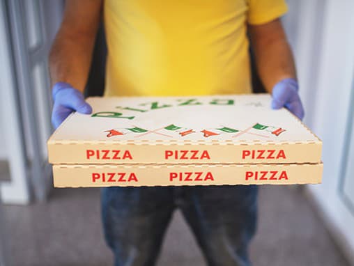 Muž nadivoko objednával PIZZE