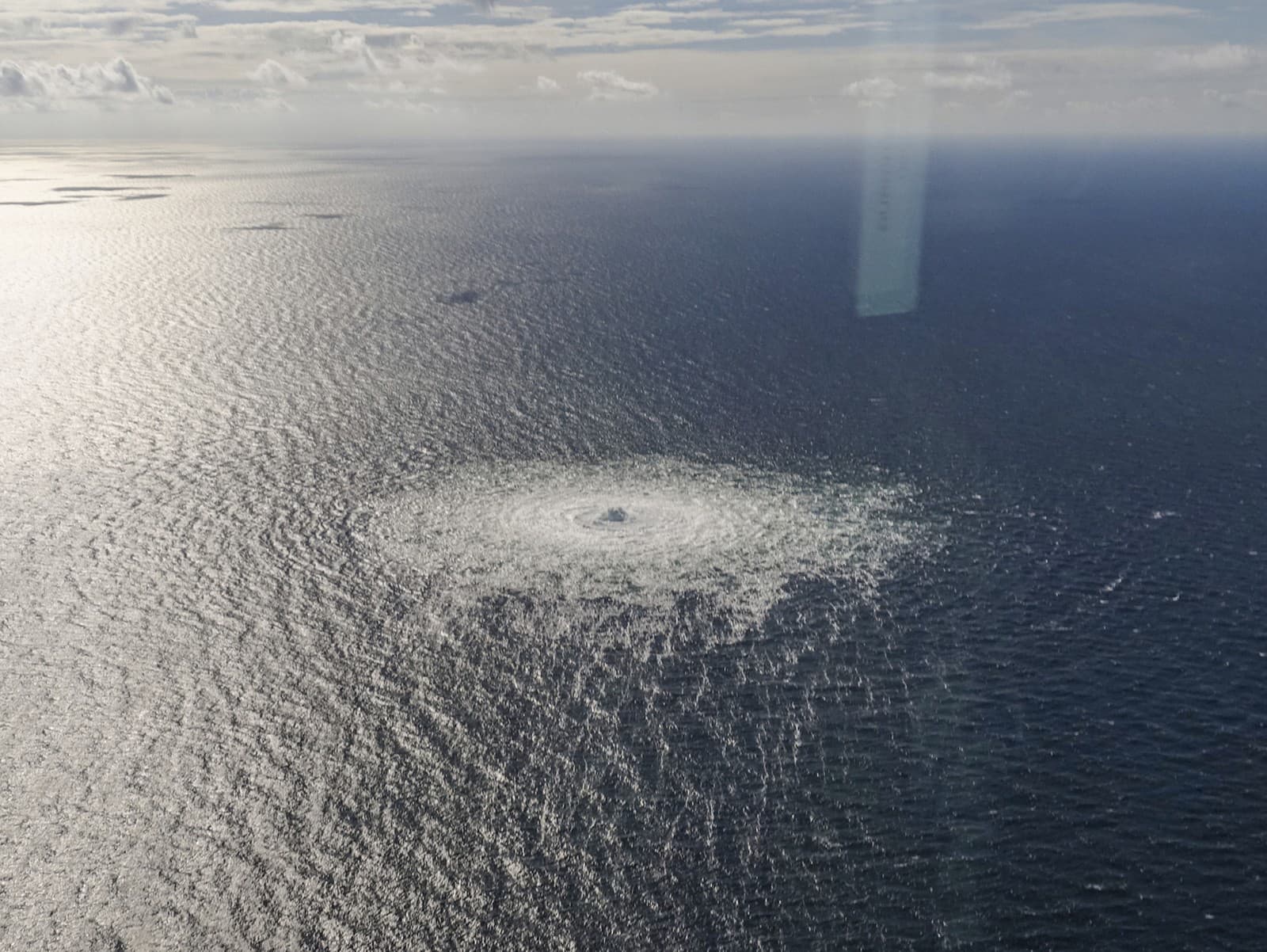 Zatiaľ nie je jasné, čo úniky vyvolalo