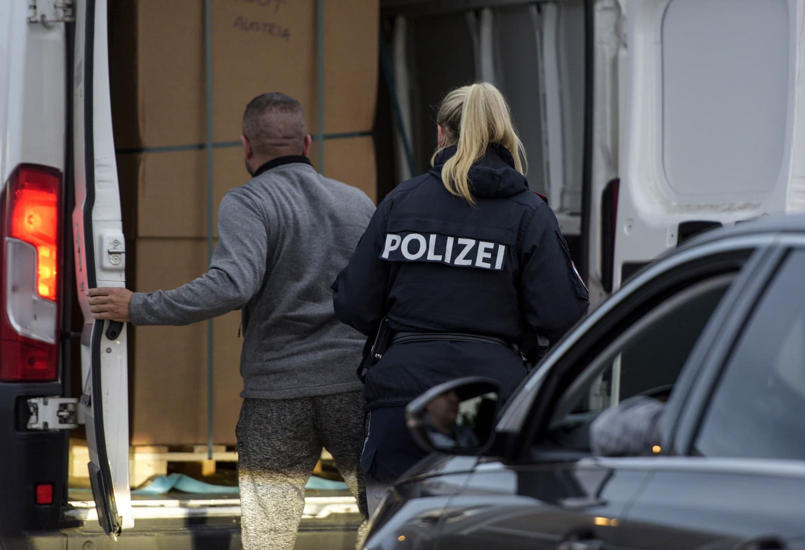 Rakúsko začalo s policajnými kontrolami na hraničných priechodoch so Slovenskom