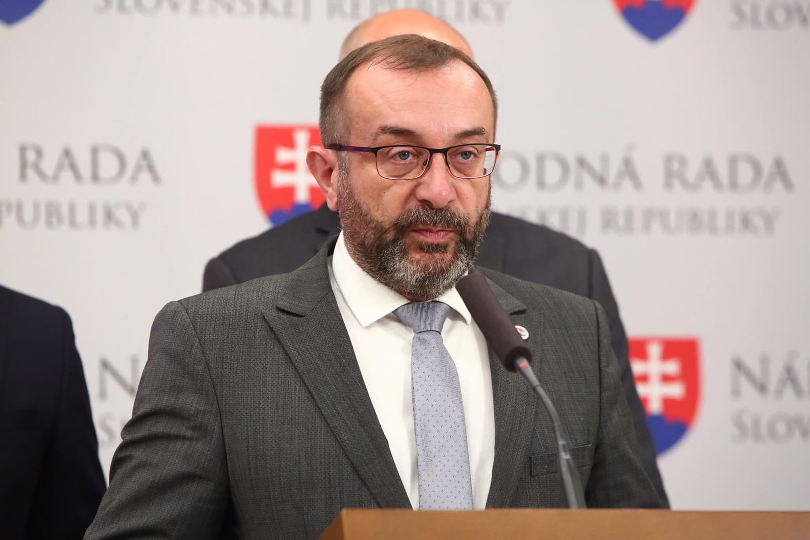 Poslanecký klub Hlas-SD stojí