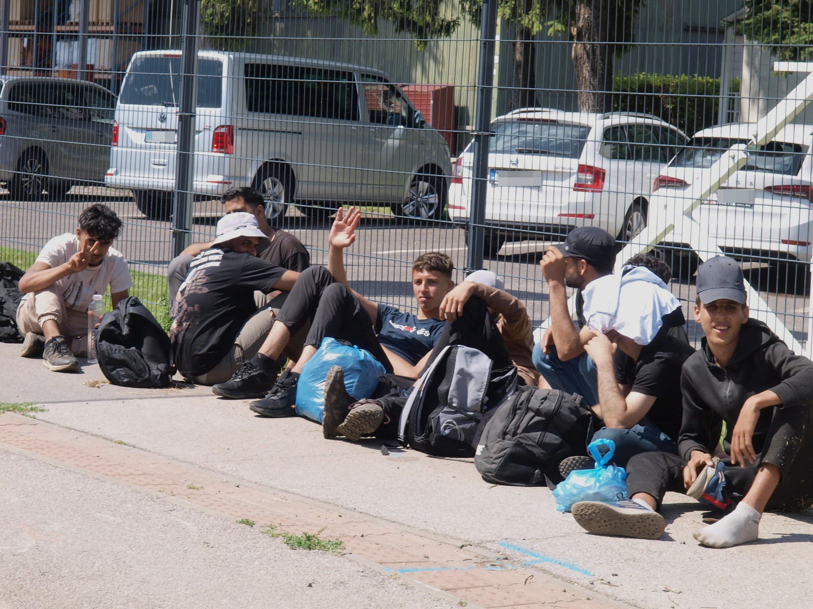 V blízkosti hraníc s Maďarskom zadržala polícia deväť migrantov