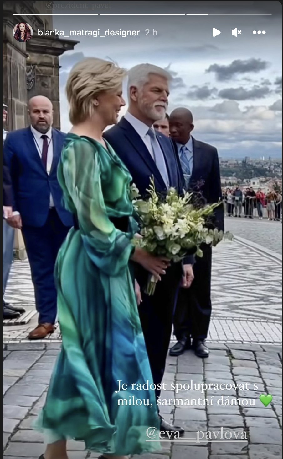 Eva Pavlová na stretnutí s mozambickým prezidentom Filipem Nyusim ohúrila v smaragdovozelených šatách od poprednej českej módnej návrhárky Blanky Matragi