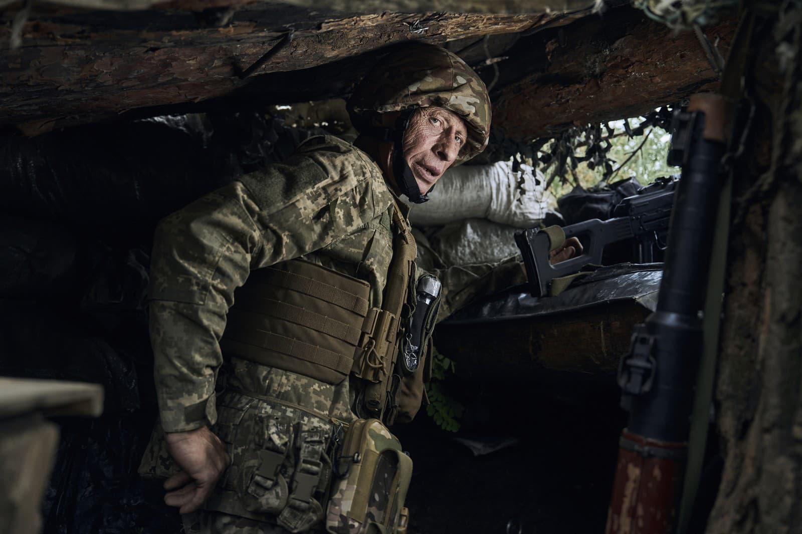 Ukrajinský vojak bráni oblasť