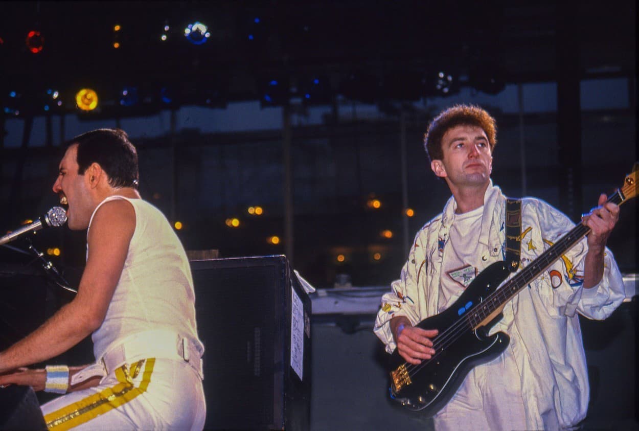 Freddie Mercury, John Deacon