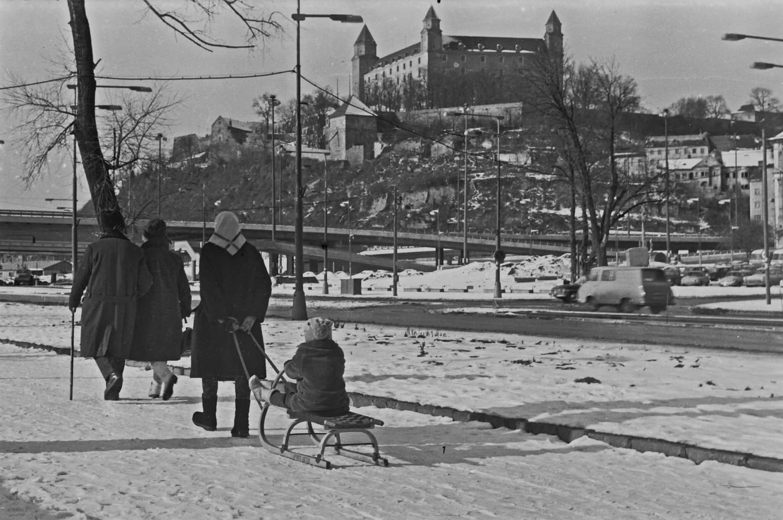 Zimná prechádzka Bratislavou. Rok 1972.