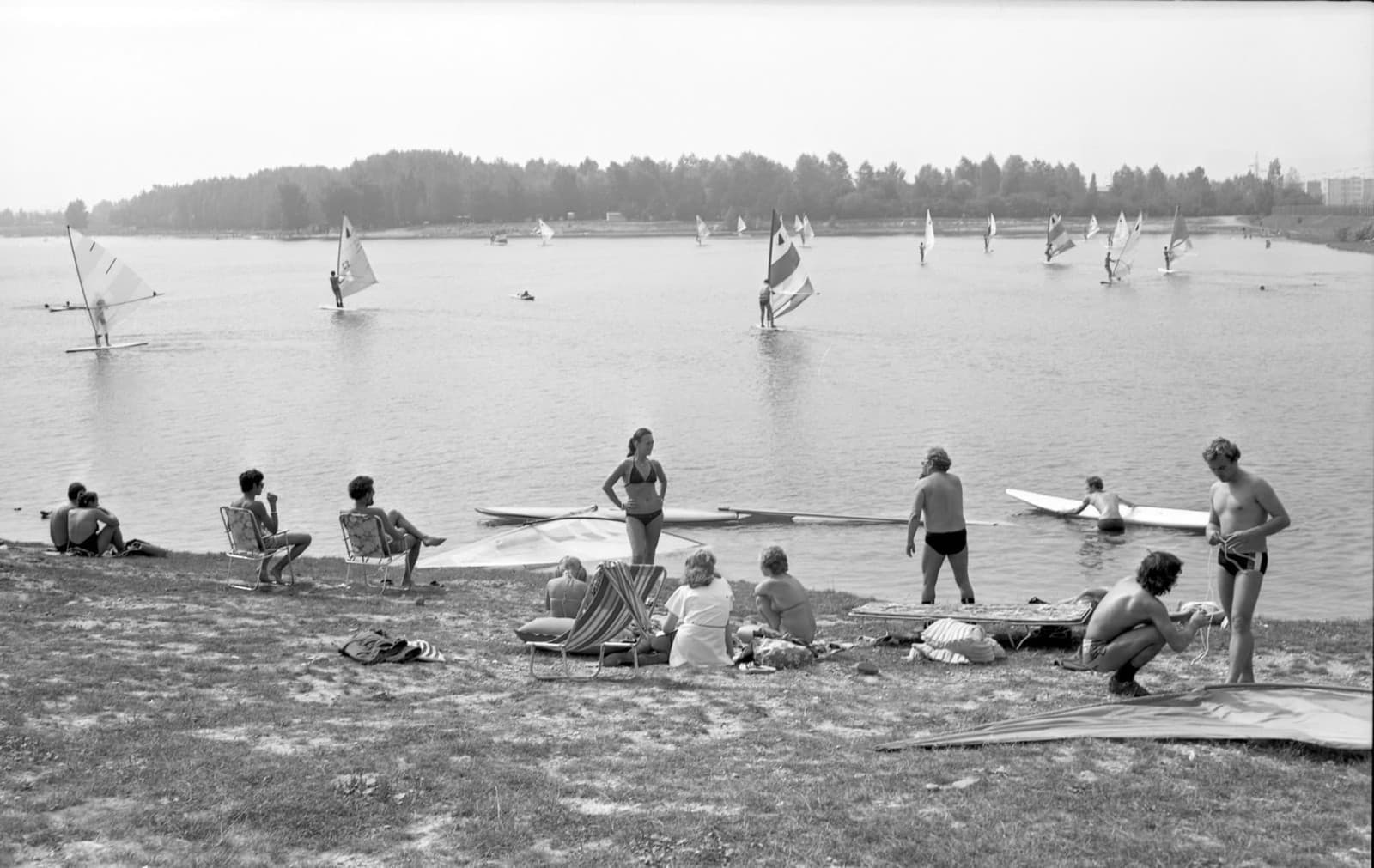 Spoznávate bratislavské Zlaté piesky? Vodné športy k nim patrili už odjakživa. Rok 1982. (Zdroj: genpic.org)