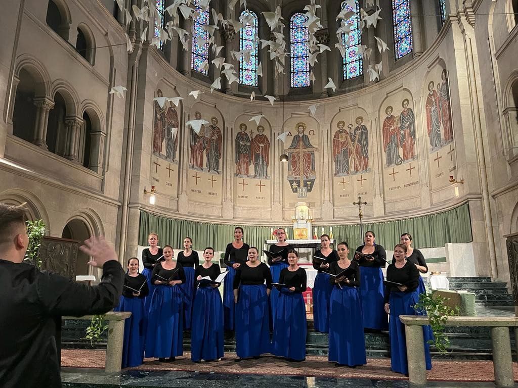 Sirény v kompletnej zostave nastupujú