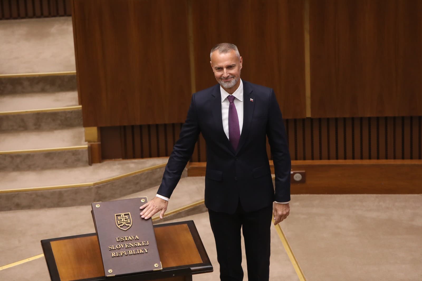 Načakane dlhé parlamentné prázdniny
