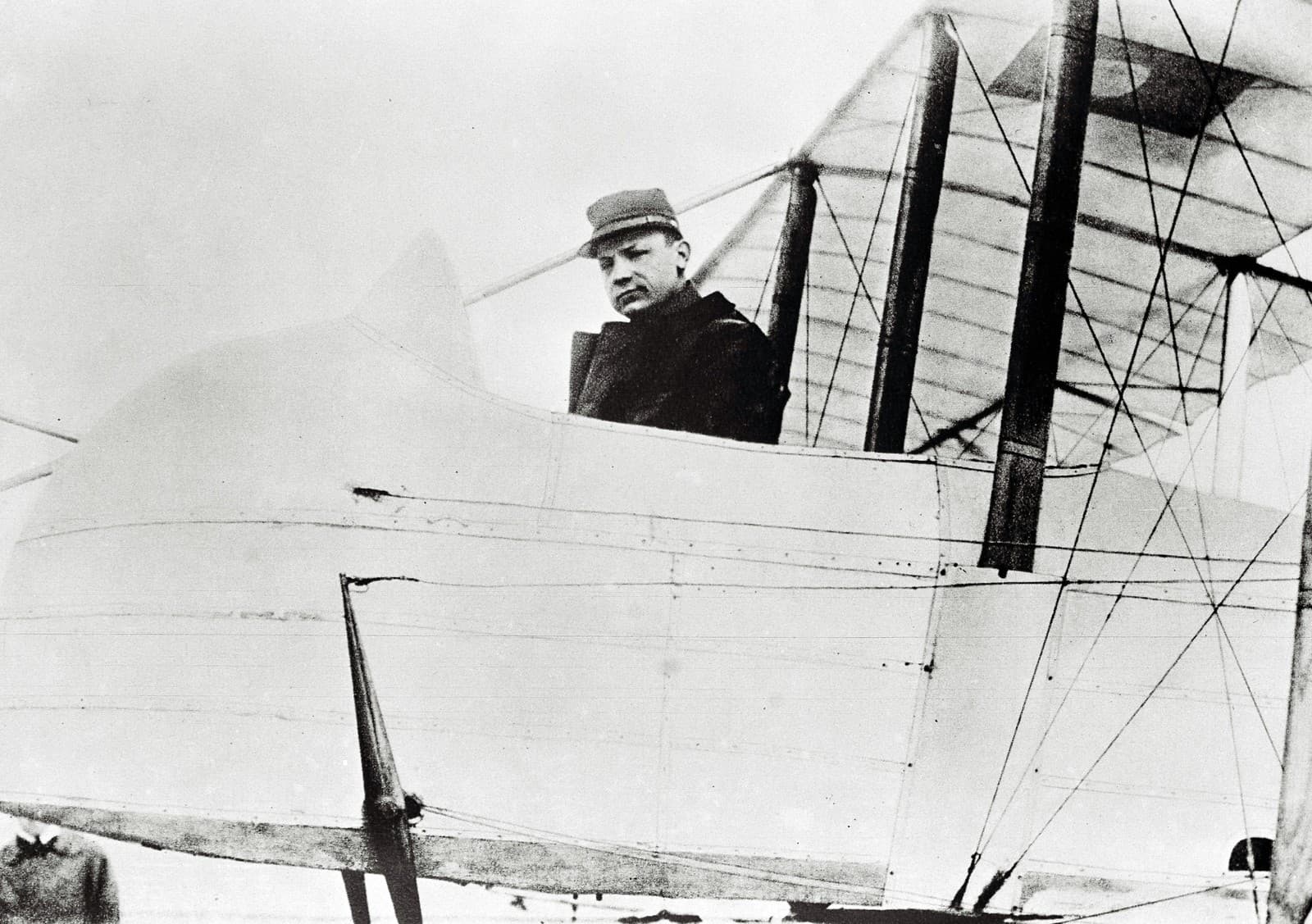Na snímke Dr. Milan Rastislav Štefánik v lietadle na francúzskom fronte v roku 1915.