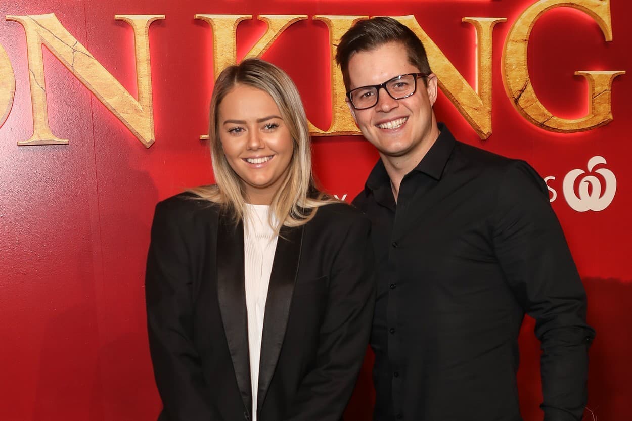 Johnny Ruffo so svojou partnerkou. 