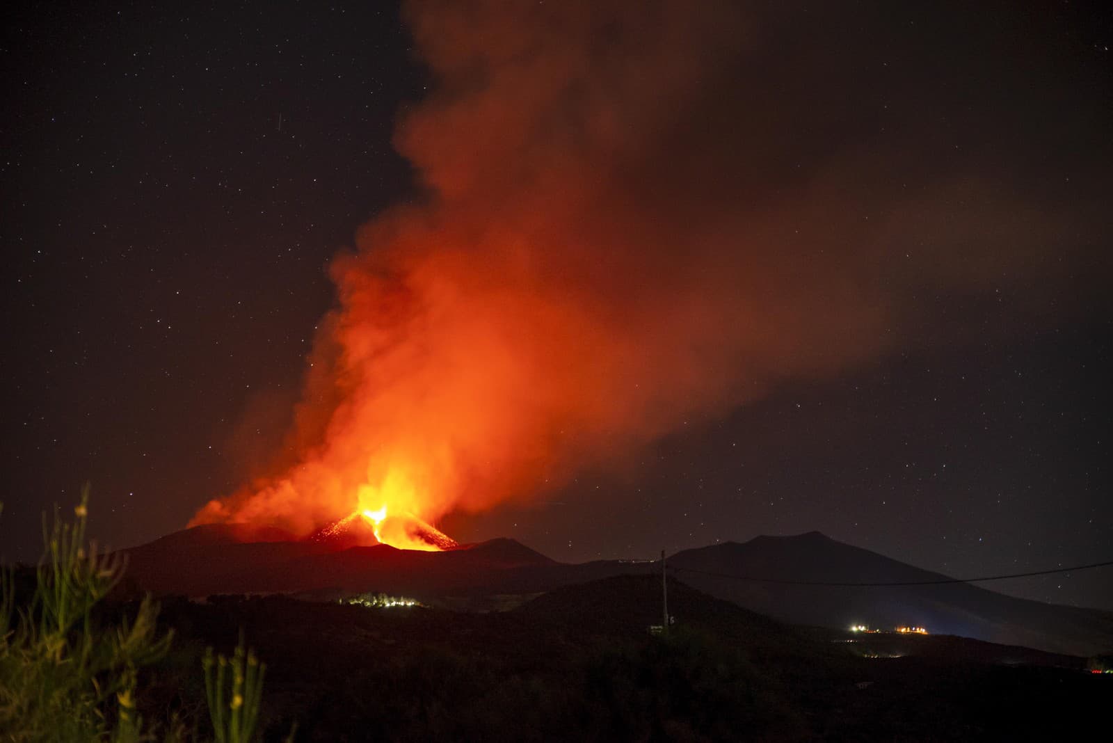Sopka Etna chrlila lávu