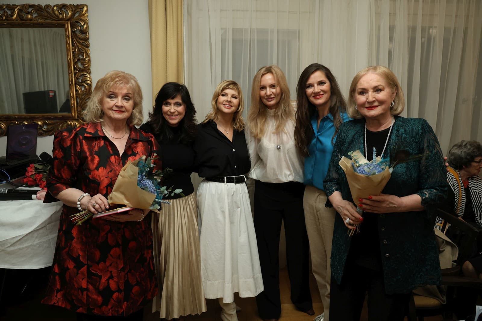 Bývalé hlásateľky Nora Beňačková, Gabriela Pirošková, Soňa Müllerová, Renáta Špačková, Hana Rapantová a Ada Straková