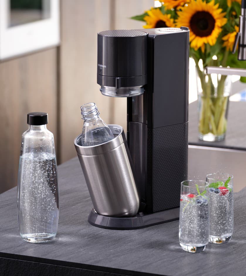 SodaStream DUO môžete používať so sklenenou aj s dlhodobo použiteľnou plastovou fľašou. 