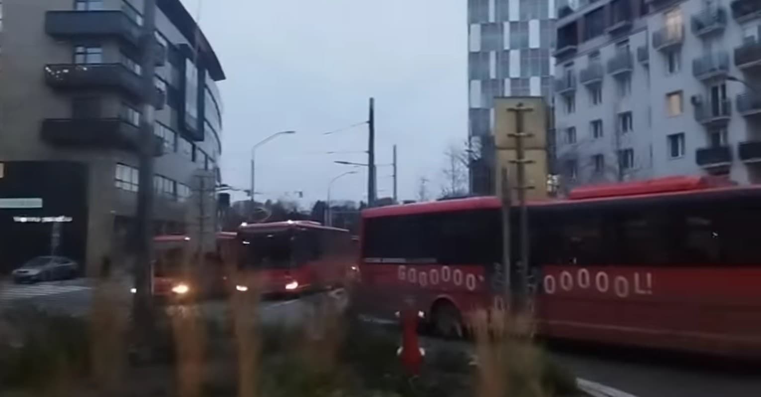 Ranný chaos na autobusovej
