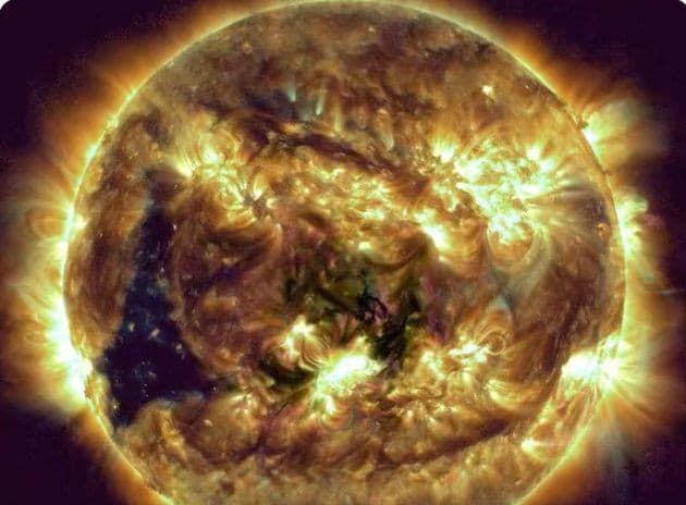 Na Slnku bola pozorovaná silná aktivita.