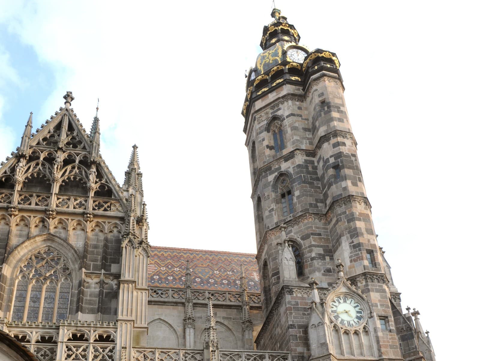 Analytik bije na POPLACH: