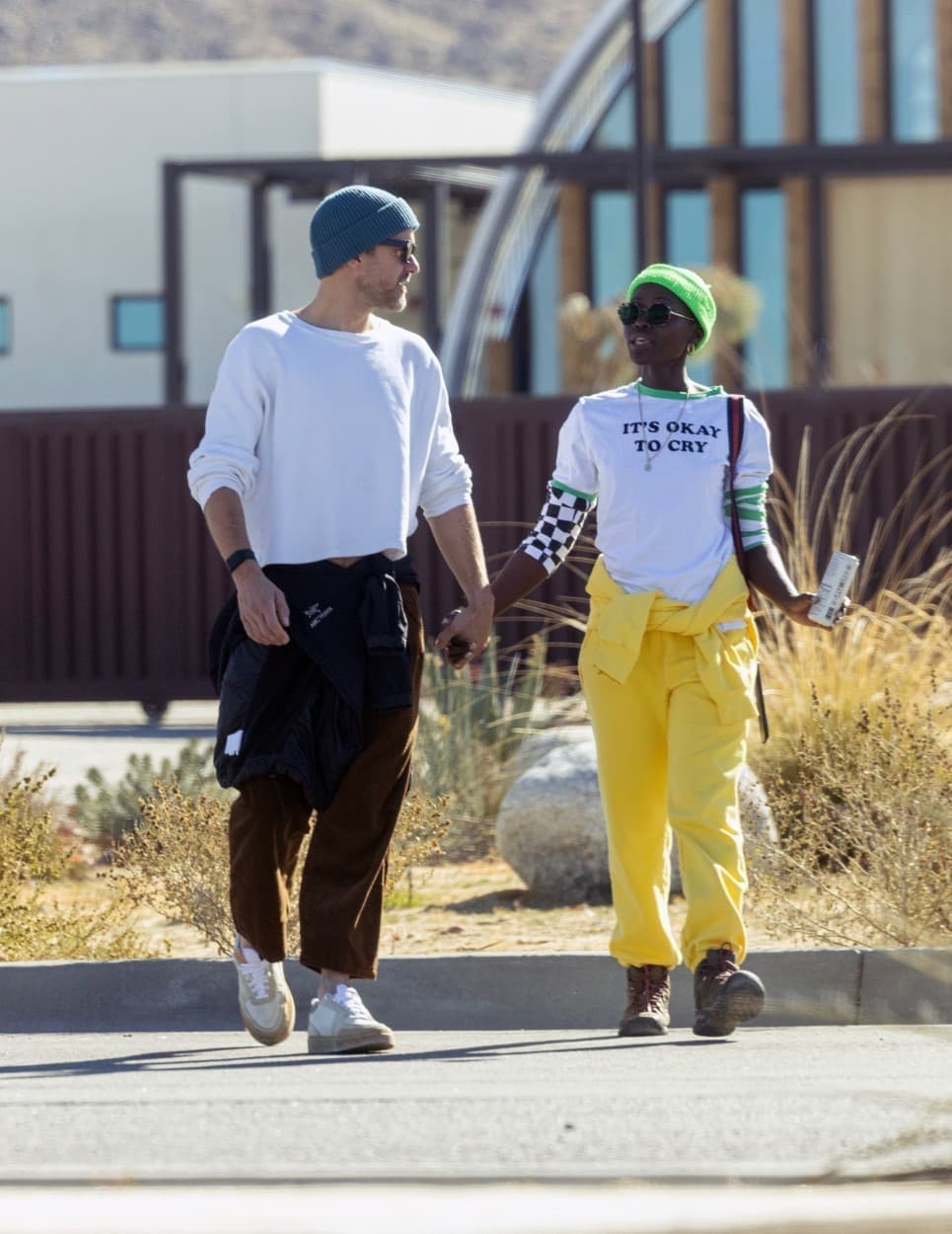 Joshua Jackson a  Lupita Nyong'o na romantickej prechádzke. 