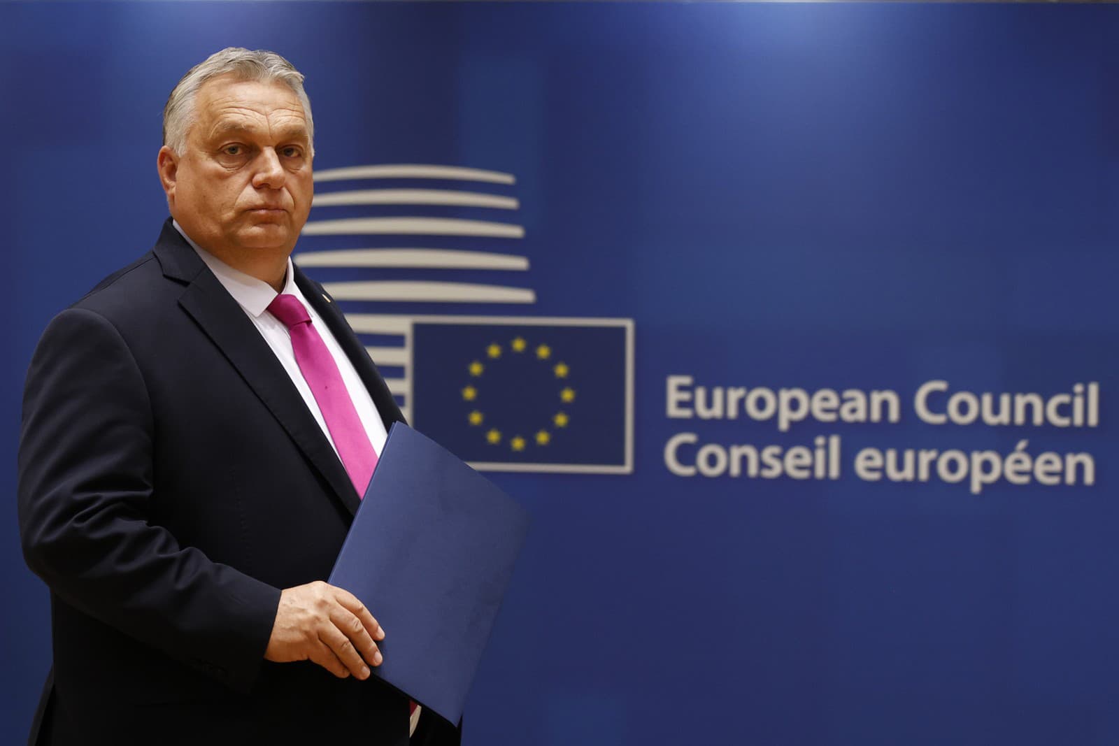 Odborníci varujú pred Orbánom: