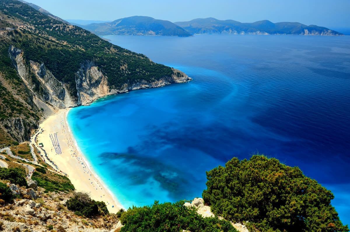 Najkrajšia pláž Grécka Myrtos v Kefalónii.