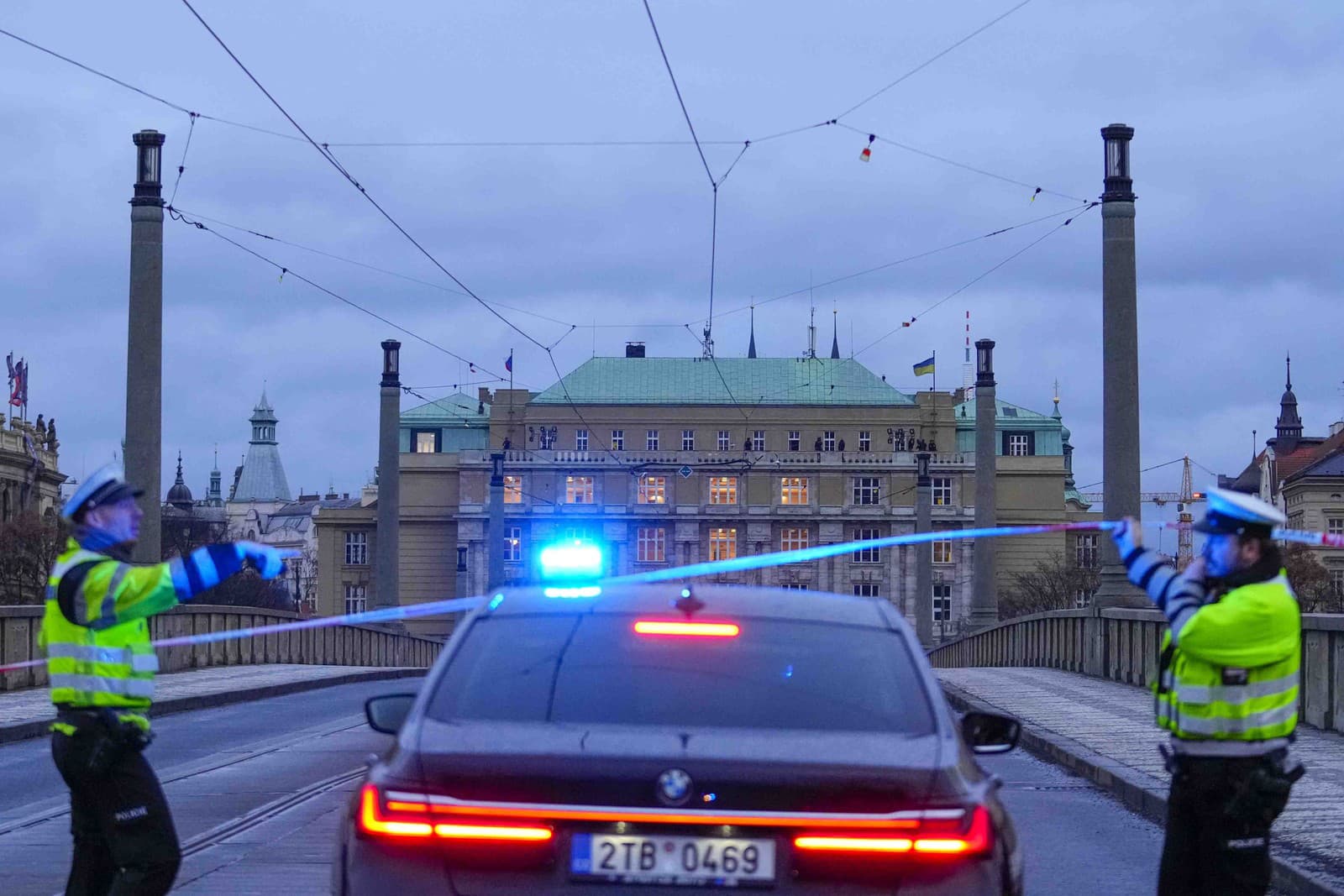 Tikajúca bomba pár hodín