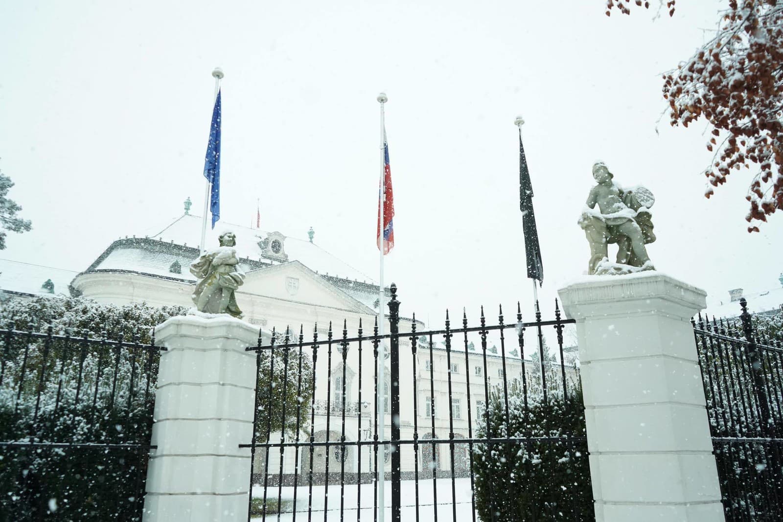 Prezidentský palác zahalený do