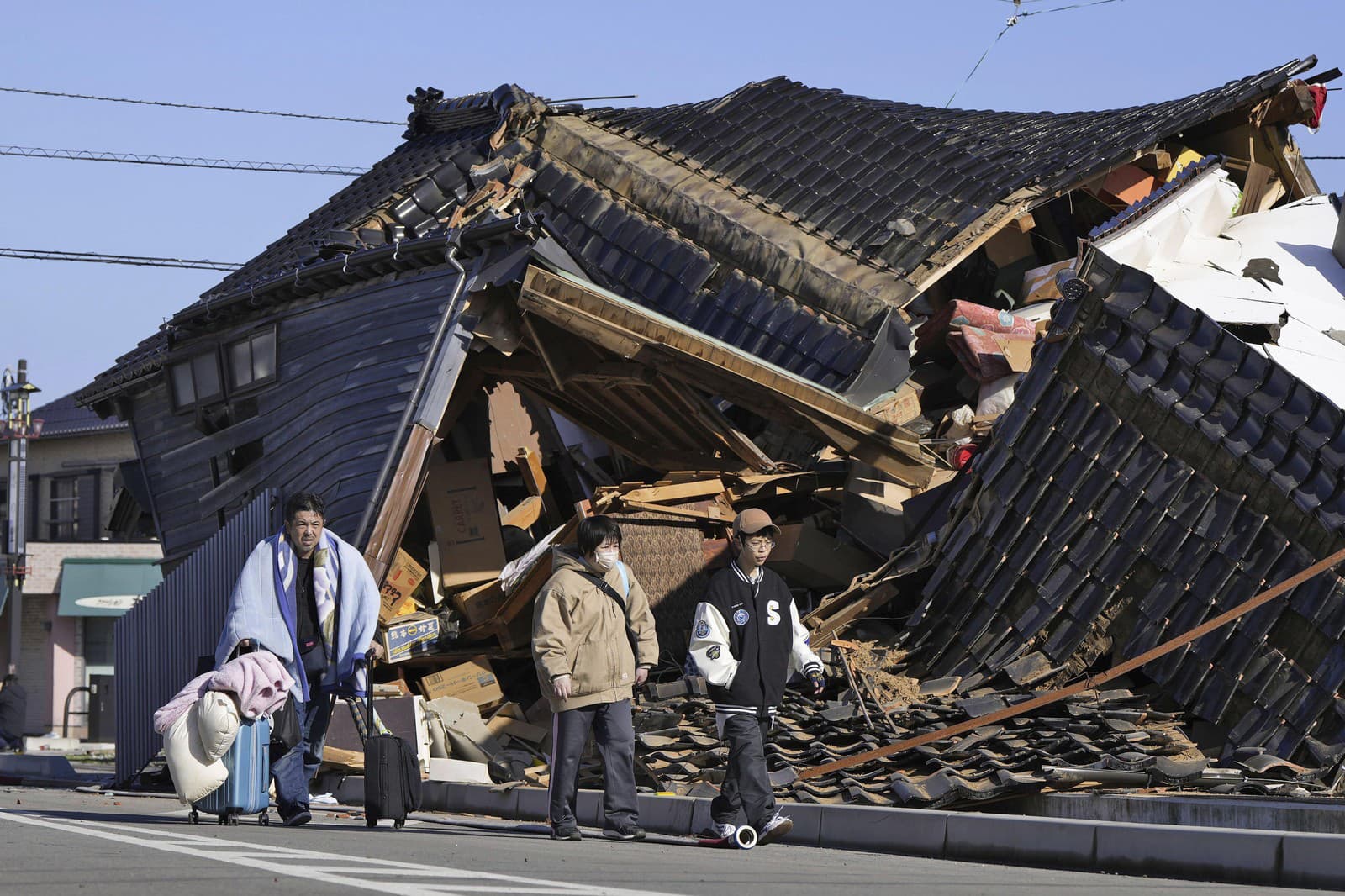 Japonskom otriaslo masívne zemetrasenie: