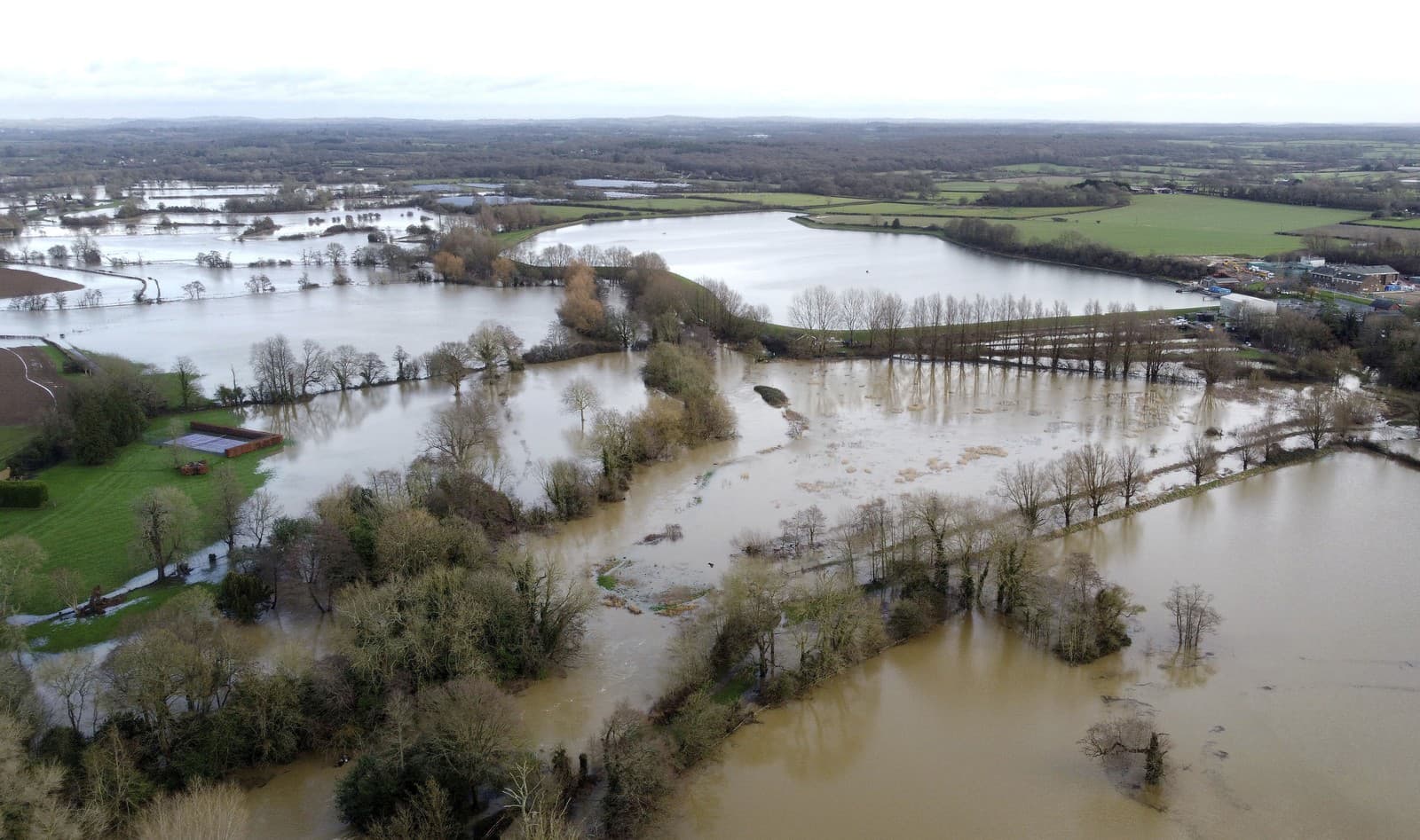 Britániu postihli záplavy: Veľké